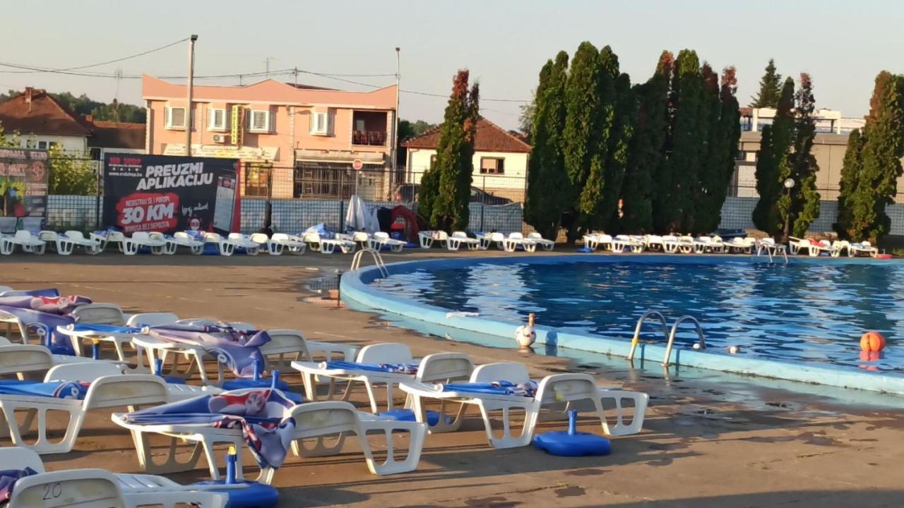 Royal Apartmani Bosanski Samac Exterior foto