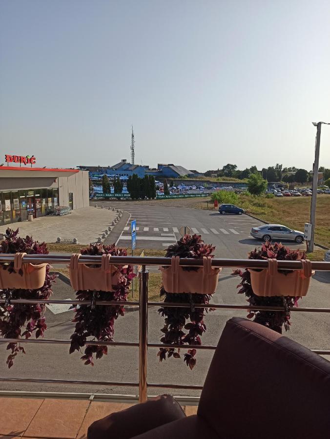 Royal Apartmani Bosanski Samac Exterior foto