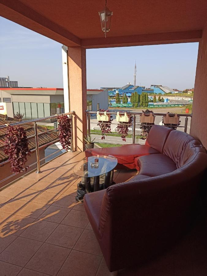 Royal Apartmani Bosanski Samac Exterior foto